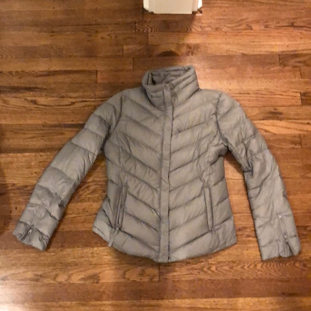 Gap steel gray puffer jackets. XS. Great layering.